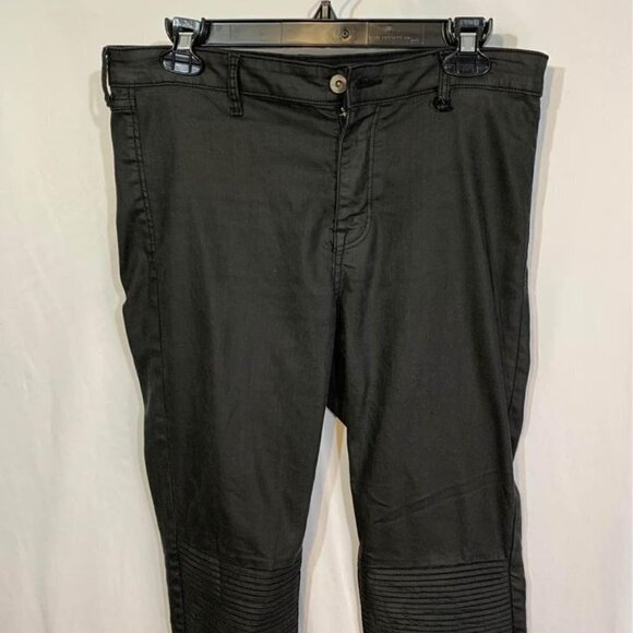 𝅺WOMAN’S moto pants. Lyocell fabric. Stretch. Zipper ankle. Size 31. Black. - Picture 3 of 10